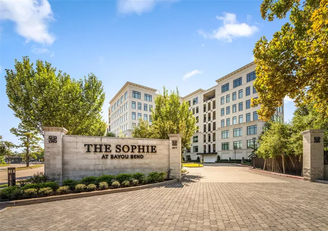 Condo for sale at 6017 Memorial #202, Houston, TX 77007 | MLS# 54269822