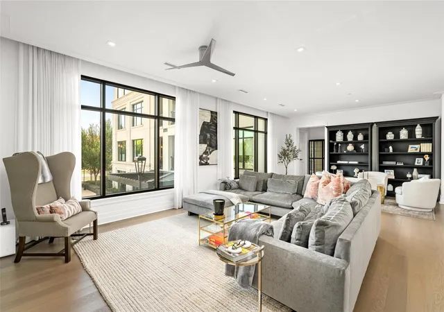 Listing Photo 5 - Condo for sale in building located at 6017 Memorial, Houston, TX 77007 - Unit #202