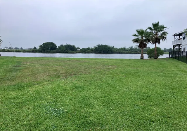 1st image of 4408 Island Dr, Dickinson, TX 77539 | MLS# 42024471