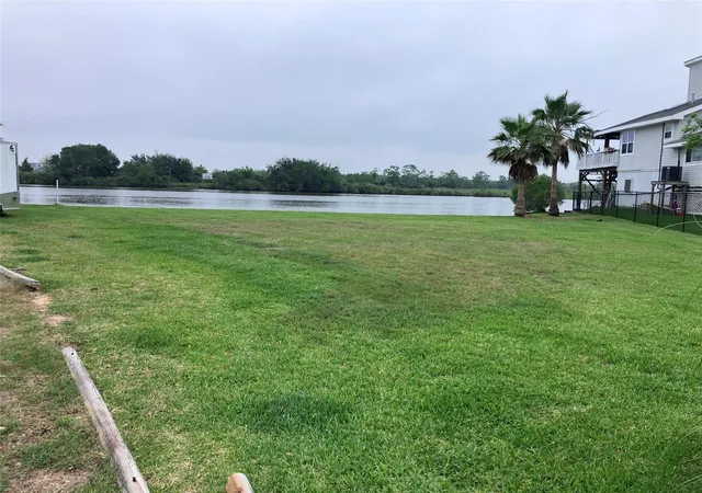 Photo 3 of Land for sale at 4408 Island Dr, Dickinson, TX 77539 | MLS# 42024471 | Listing updated on 2026-05-09