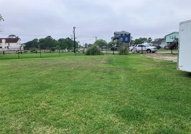 Photo 4 of Land for sale at 4408 Island Dr, Dickinson, TX 77539 | MLS# 42024471 | Listing updated on 2026-05-09
