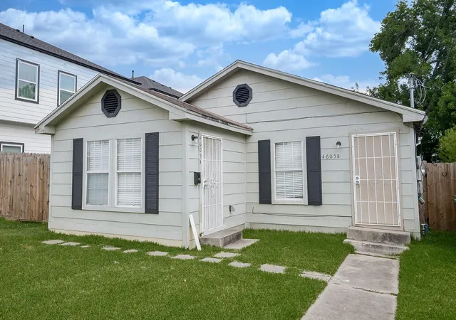 Photo 3 of Multi family home for sale at 4605 Galesburg St, Houston, TX 77051 | MLS# 92092927 | Listing updated on 2026-08-21