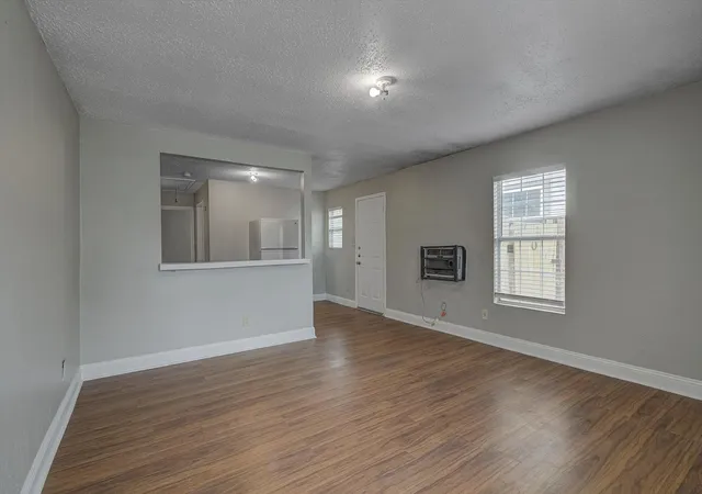 Listing Photo 5 - Condo for sale in building located at 4605 Galesburg St, Houston, TX 77051