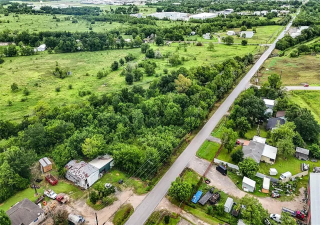 22nd image of 1011 County Road 129, Alvin, TX 77511 | MLS# 46143219