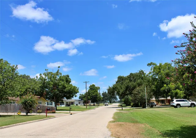 37th image of 110 S River Dr, Columbus, TX 78934 | MLS# 62939539