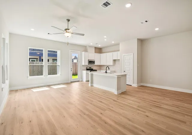 3rd image of 3010 Ventas Dr, Houston, TX 77047 | MLS# 46127548
