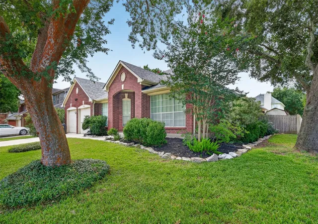 Photo 3 of Sale Pending at 4802 Widerop Ln, Friendswood, TX 77546 | MLS# 91288514 | Listing updated on 2026-08-27