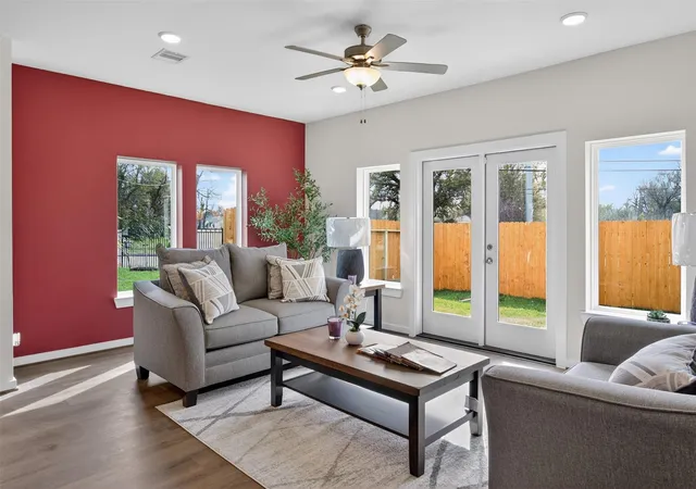 1st image of 9122 Highland Northern Wy, Houston, TX 77088 | MLS# 7863476