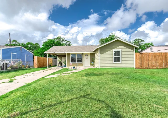 Homes for sale in Freeport, TX | 718 W 10th St, Freeport, TX 77541 | MLS# 14706666