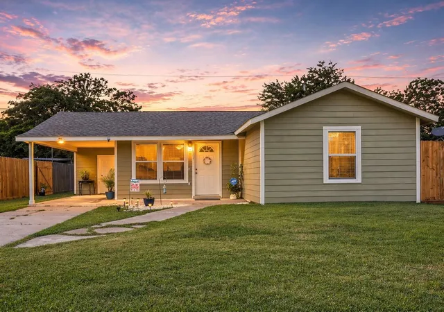Homes for sale in Freeport, TX | 718 W 10th St, Freeport, TX 77541 | MLS# 14706666