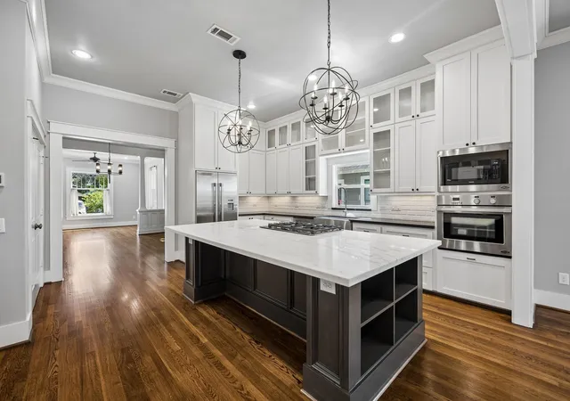 Photo 3 of Sale Pending at 821 E 26th St, Houston, TX 77009 | MLS# 84506819 | Listing updated on 2026-09-02