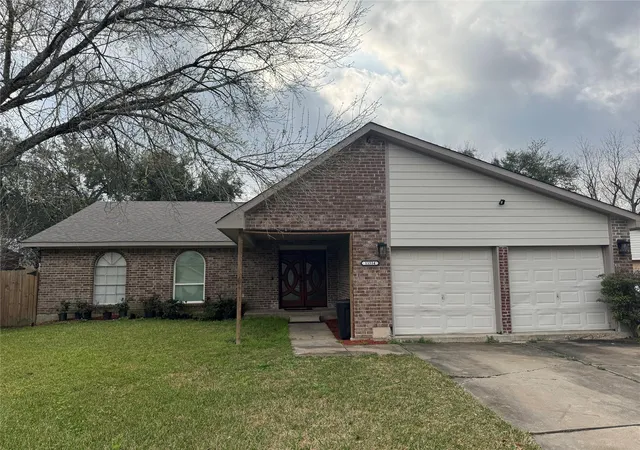 Photo 1 of Sale Pending at 11514 Camphorwood Dr, Houston, TX 77089 | MLS# 43398717 | Listing updated on 2026-08-31