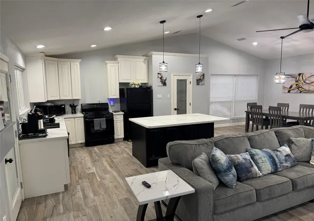 Photo 4 of Sale Pending at 11514 Camphorwood Dr, Houston, TX 77089 | MLS# 43398717 | Listing updated on 2026-08-31