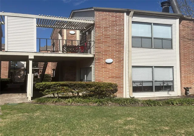 3rd image of 10123 Waterstone Dr #39, Houston, TX 77042 | MLS# 34656062