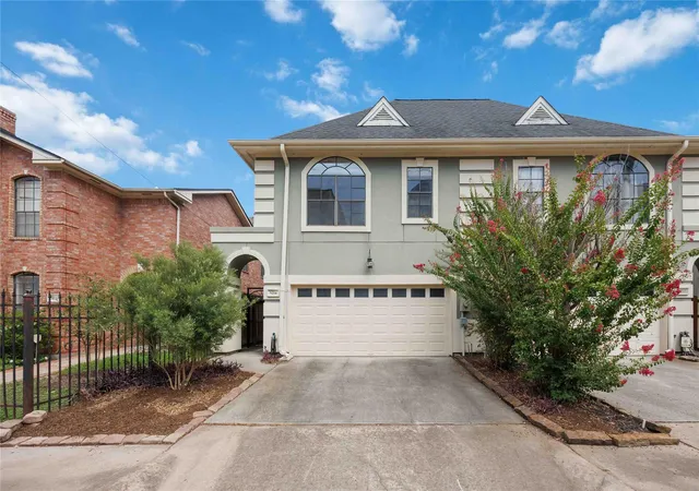Photo 1 of Townhouse for sale at 5214 Gibson St, Houston, TX 77007 | MLS# 88366206 | Listing updated on 2026-09-12