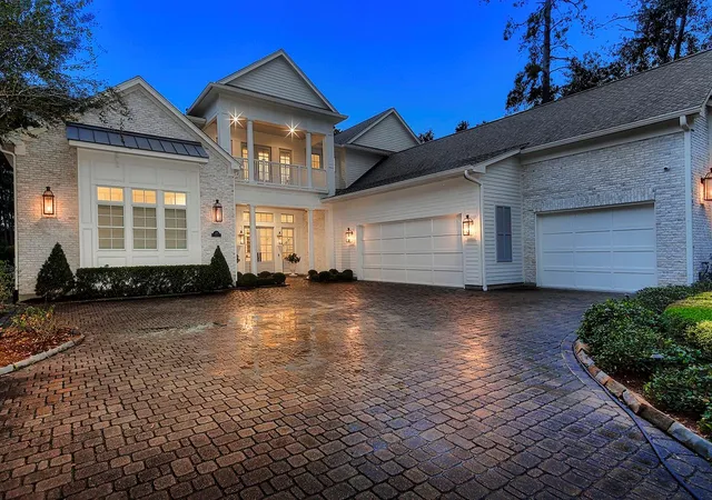 Photo 2 of Mansion for sale at 29 S Doe Run Dr, The Woodlands, TX 77380 | MLS# 74312748 | Listing updated on 2026-09-14
