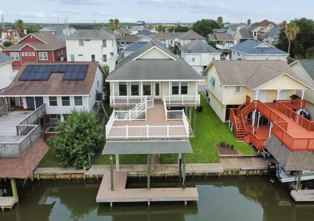 1st image of 10 N Flamingo St, La Marque, TX 77568 | MLS# 33802761