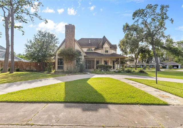 1st image of 600 Nottingham Ln, Dickinson, TX 77539 | MLS# 82357370