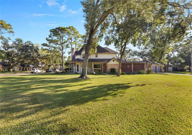 4th image of 600 Nottingham Ln, Dickinson, TX 77539 | MLS# 82357370