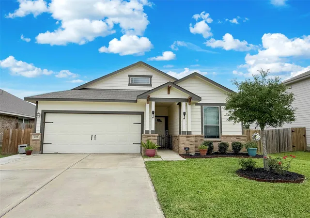 Photo 1 of Single family home for sale at 209 Bryan Way, Angleton, TX 77515 | MLS# 38980986 | Listing updated on 2026-09-17