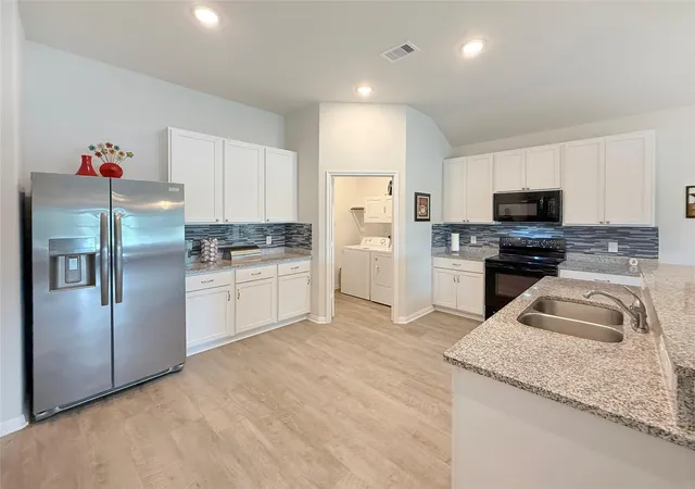 Photo 3 of Single family home for sale at 209 Bryan Way, Angleton, TX 77515 | MLS# 38980986 | Listing updated on 2026-09-17