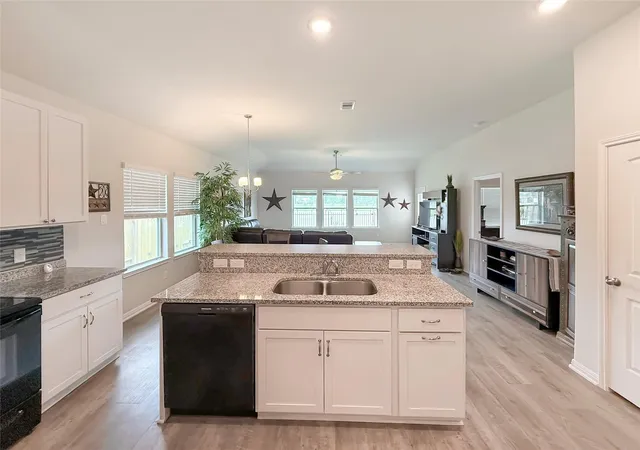 Photo 4 of Single family home for sale at 209 Bryan Way, Angleton, TX 77515 | MLS# 38980986 | Listing updated on 2026-09-17