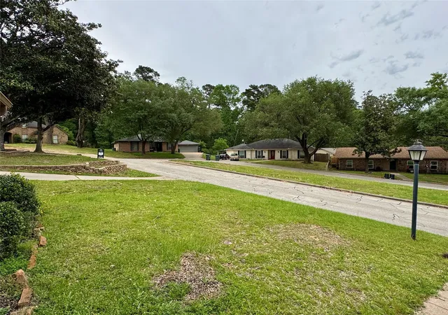 3rd image of 1221 Green Briar Dr, Huntsville, TX 77340 | MLS# 29523597