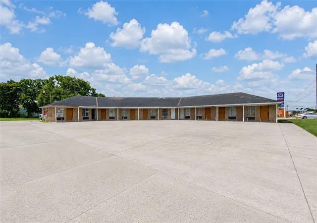 1st image of 4602 Avenue H, Rosenberg, TX 77471 | MLS# 75635975