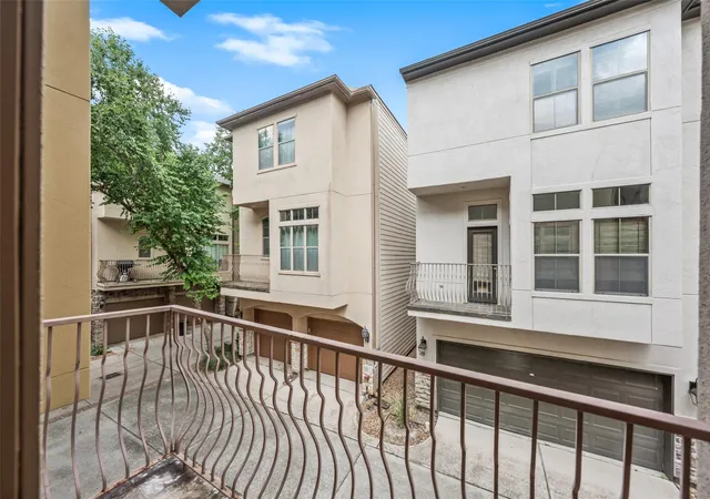 2nd image of 562 Bomar St St, Houston, TX 77006 | MLS# 62012240