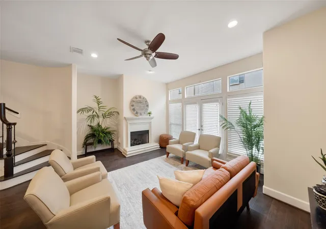 3rd image of 562 Bomar St St, Houston, TX 77006 | MLS# 62012240