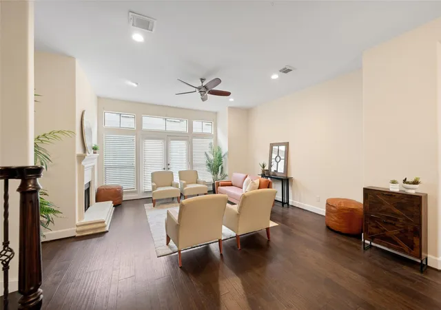 4th image of 562 Bomar St St, Houston, TX 77006 | MLS# 62012240