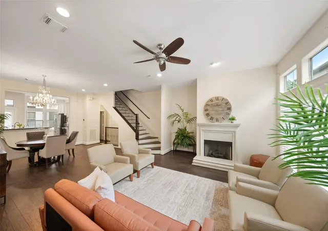 5th image of 562 Bomar St St, Houston, TX 77006 | MLS# 62012240