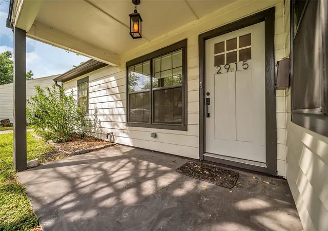 Photo 3 of Single family home for sale at 2915 Robertson St, Houston, TX 77009 | MLS# 34703335 | Listing updated on 2026-08-31
