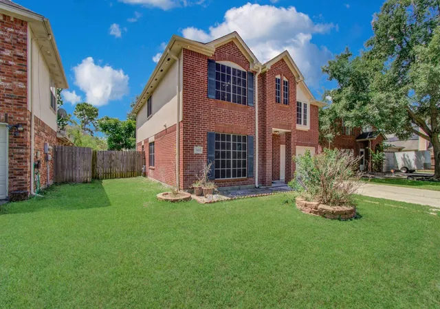 Photo 3 of Sale Pending at 5415 Oak Fls Dr, Houston, TX 77066 | MLS# 43846057 | Listing updated on 2026-09-05