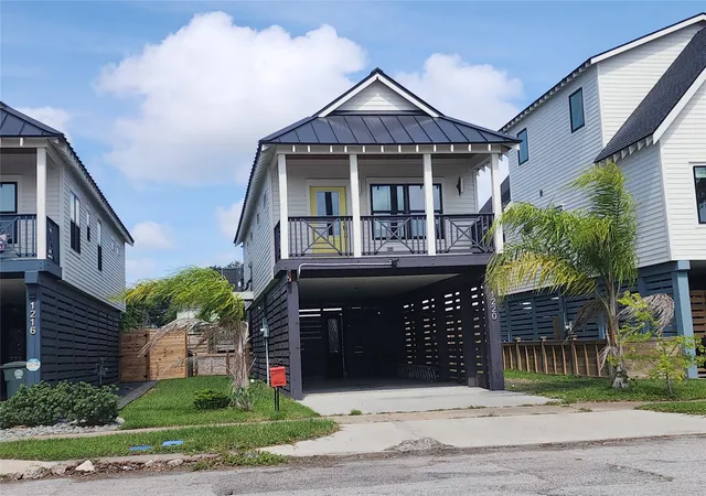 Photo 1 of Single family home for sale at 1220 32nd Street, Galveston, TX 77550 | MLS# 22237639 | Listing updated on 2026-07-09