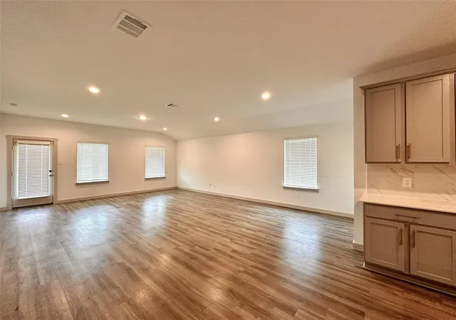 Photo 2 of Sale Pending at 7719 Suffolk Valley Ln, Rosharon, TX 77583 | MLS# 53043977 | Listing updated on 2026-09-14