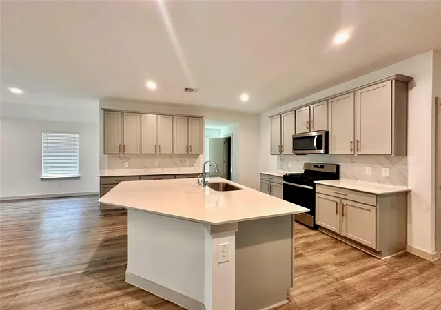 Photo 2 of Sale Pending at 7719 Suffolk Valley Ln, Rosharon, TX 77583 | MLS# 53043977 | Listing updated on 2026-09-14