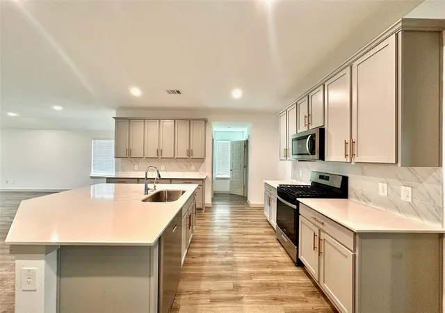 Photo 4 of Sale Pending at 7719 Suffolk Valley Ln, Rosharon, TX 77583 | MLS# 53043977 | Listing updated on 2026-09-14