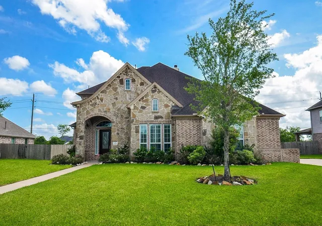 Photo 1 of Single family home for sale at 2714 Topaz Cvs Ln, Rosharon, TX 77583 | MLS# 17261624 | Listing updated on 2026-08-22