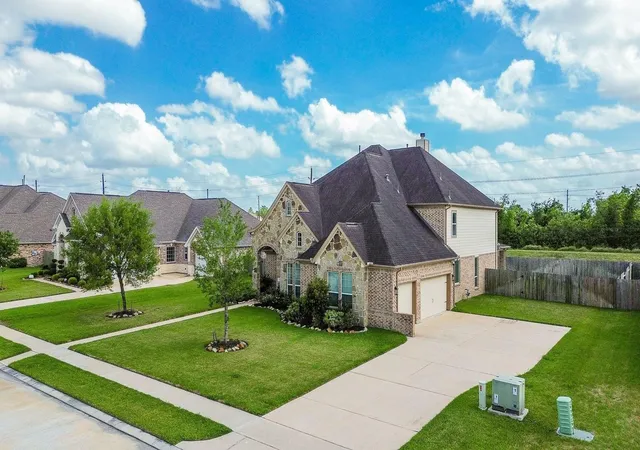 Photo 2 of Single family home for sale at 2714 Topaz Cvs Ln, Rosharon, TX 77583 | MLS# 17261624 | Listing updated on 2026-08-22
