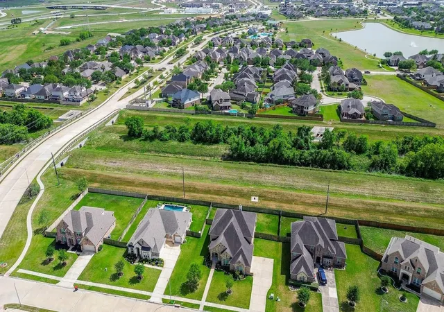 Photo 50 of Single family home for sale at 2714 Topaz Cvs Ln, Rosharon, TX 77583 | MLS# 17261624 | Listing updated on 2026-08-22