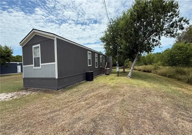 Photo 2 of Single family home for sale at 112 E Toledo St, Seadrift, TX 77983 | MLS# 2783193 | Listing updated on 2026-08-29