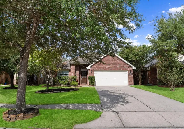Photo 2 of Single family home for sale at 30911 Still Oaks Ln, Spring, TX 77386 | MLS# 21653047 | Listing updated on 2026-09-19