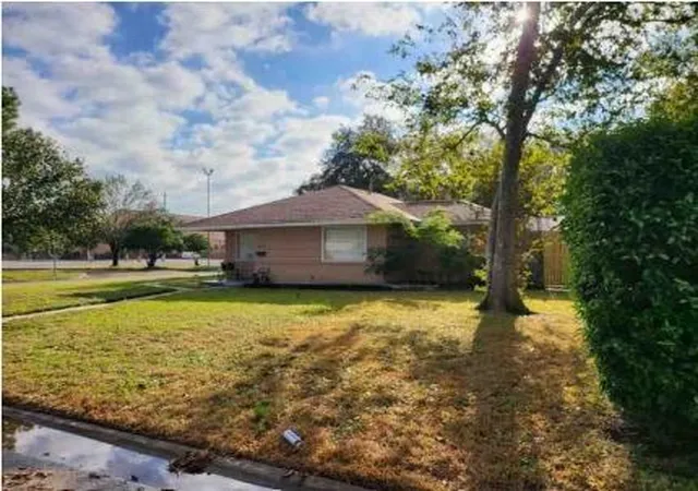 Homes for sale in Houston, TX | 6642 Heron Dr, Houston, TX 77087 | MLS# 63548335