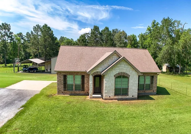 Homes for sale in Buna, TX | 375 County Road 717, Buna, TX 77612 | MLS# 60831874