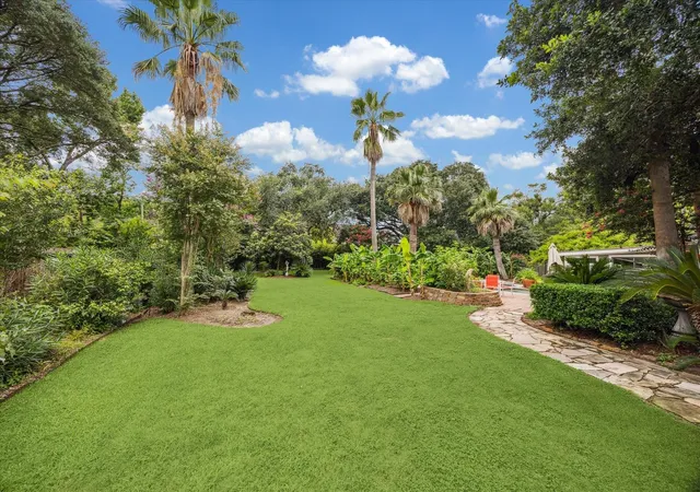 Photo 3 of Sale Pending at 9006 Bonhomme Rd, Houston, TX 77074 | MLS# 81361274 | Listing updated on 2026-08-13