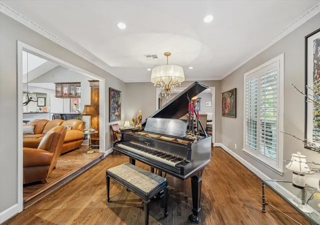 Photo 4 of Sale Pending at 9006 Bonhomme Rd, Houston, TX 77074 | MLS# 81361274 | Listing updated on 2026-08-13