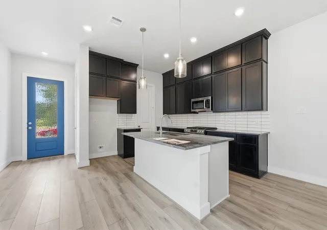 Photo 4 of Single family home for sale at 7919 Broken Spoke Dr, Montgomery, TX 77316 | MLS# 91782546 | Listing updated on 2026-08-21