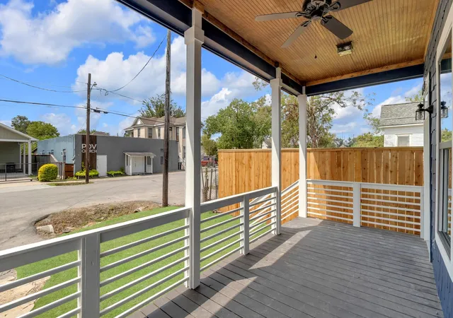 3rd image of 1708 Gentry St, Houston, TX 77009