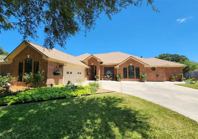 2nd image of 104 Portulaca St, Lake Jackson, TX 77566 | MLS# 78951228